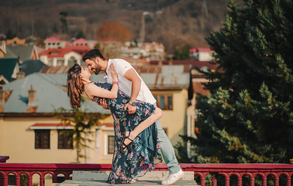 Mountain lift pre-wedding pose